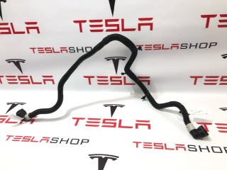 Патрубок системы охлаждения заднего мотора, ориг. номер 1077595-00-E, Tesla Model 3 2017-2021