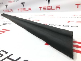 Уплотнитель порога, ориг. номер PT00002356, PT00002361, Rivian R1T 2021-2024