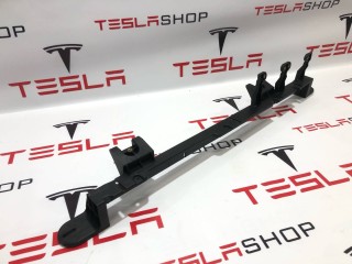 Кронштейн крепления вентилятора кондиционера, ориг. номер 1054164-00-E, Tesla Model X 2015-2021