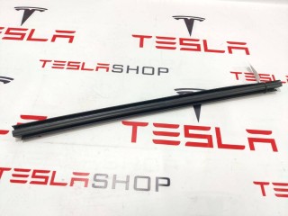 Уплотнитель стекла внутренний двери, ориг. номер 1613733-00-A, Tesla Model S 2-й рест 2021-2026