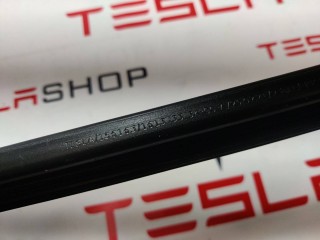 Уплотнитель стекла внутренний двери, ориг. номер 1613733-00-A, Tesla Model S 2-й рест 2021-2026