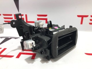 Воздуховод центральной панели (водительский), ориг. номер 2652229B-6A, PT00013537, Rivian R1T 2021-2024