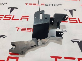 Кронштейн внутренний стойки C, ориг. номер 1621722-00-C, 1613457-00-B, Tesla Model S 2-й рест 2021-2026