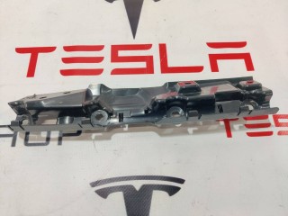 Кронштейн накладки, стойки A, ориг. номер 1585791-00-B, Tesla Model S 2-й рест 2021-2026