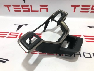 Корпус декоративный подушки безопасности водителя, ориг. номер PT00000910-L, PT00000913-G1, 651210000A, Rivian R1T 2021-2024
