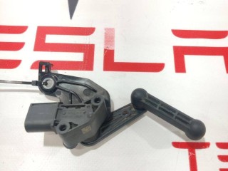 Датчик уровня пневмоподвески, ориг. номер 1420944-00-C, 1420941-00-B, Tesla Model S 2-й рест 2021-2026