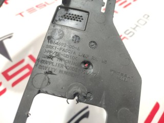 Кронштейн крепления фары противотуманной правой, ориг. номер 1564692-00-A, Tesla Model S 2-й рест 2021-2026