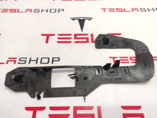 Кронштейн крепления фары противотуманной правой, ориг. номер 1564692-00-A, Tesla Model S 2-й рест 2021-2026