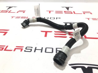 Патрубок системы охлаждения (RIVIAN R1T), ориг. номер PT00061736-D, Rivian R1T 2021-2024