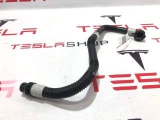 Патрубок системы охлаждения (RIVIAN R1T), ориг. номер C100061742-B, PT00061742-B, Rivian R1T 2021-2024