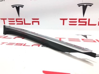Накладка декоративная обшивки двери, ориг. номер 1624280-40-C, Tesla Model S 2-й рест 2021-2026