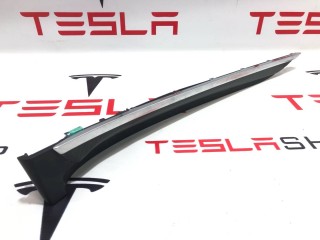 Накладка декоративная обшивки двери, ориг. номер 1624280-40-C, Tesla Model S 2-й рест 2021-2026