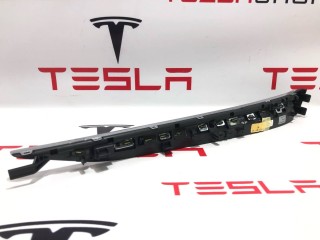 Накладка декоративная обшивки двери, ориг. номер 1624280-40-C, Tesla Model S 2-й рест 2021-2026