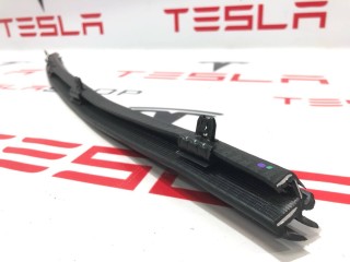Уплотнитель стекла внутренний двери, ориг. номер PT00002202, PT00002204, Rivian R1T 2021-2024