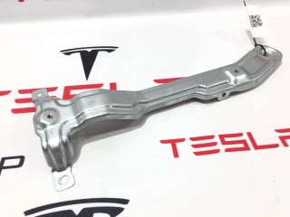 Кронштейн крепления обшивки двери, ориг. номер PT000044949C, Rivian R1T 2021-2024