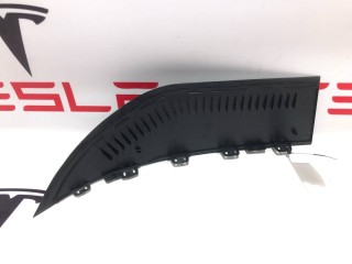 Накладка багажного проема внутренняя, ориг. номер PT00017892, PT00017898, Rivian R1T 2021-2024