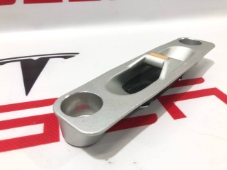 Петля (фиксатор) багажа, ориг. номер PT00038369-B, Rivian R1T 2021-2024