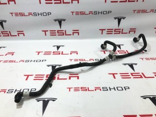 Патрубок системы охлаждения заднего мотора, ориг. номер 1585708-00-A, Tesla Model S 2-й рест 2021-2026