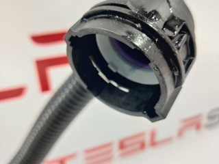 Патрубок системы охлаждения заднего мотора, ориг. номер 1585705-00-A, Tesla Model S 2-й рест 2021-2026