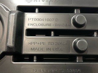 Отделка багажника, ориг. номер PT00000354, PT00002004, PT00041003D, PT00041007D, Rivian R1T 2021-2024