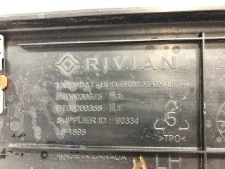 Молдинг кузова боковой, ориг. номер PT00030675, PT00000355, Rivian R1T 2021-2024