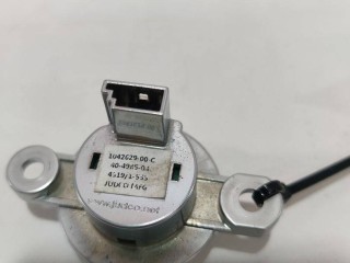 Кнопка закрытия крышки багажника, ориг. номер 1042629-00-C, Tesla Model X 2015-2021