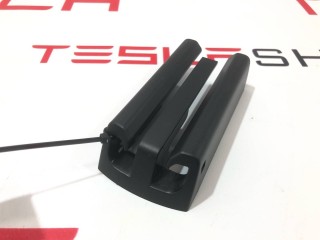 Заглушка салазки сиденья, ориг. номер 1051476-00-A, Tesla Model X 2015-2021