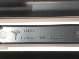 Заглушка салазки сиденья, ориг. номер 1051476-00-A, Tesla Model X 2015-2021