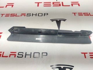 Заглушка салазки сиденья, ориг. номер 1066623-00-A, Tesla Model X 2015-2021