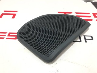 Декоративная накладка, ориг. номер PT0003380-C, PT00033082-C, Rivian R1T 2021-2024
