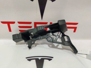 Кронштейн накладки, стойки C, ориг. номер 1051825-00-B, 1056083-00-C, Tesla Model X 2015-2021