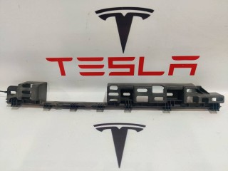 Кронштейн порога двери, ориг. номер 1053726-00-B, Tesla Model X 2015-2021