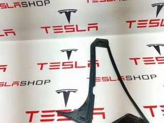 Уплотнитель стойки В (камера), ориг. номер 1032153-00-C, Tesla Model X 2015-2021