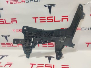 Кронштейн обшивки багажного отделения, ориг. номер 1080702-00-C, Tesla Model X 2015-2021