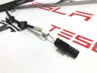 Накладка капота, ориг. номер PT00015800, PT00015809-D, Rivian R1T 2021-2024