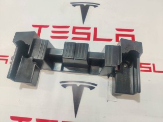 Кронштейн напольный 2-го ряда сидений, ориг. номер 1059716-00-D, Tesla Model X 2015-2021