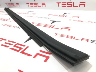 Уплотнитель порога, ориг. номер PT00002356, PT00002361, Rivian R1T 2021-2024
