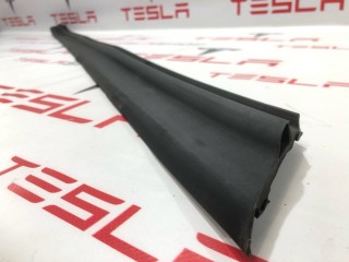 Уплотнитель порога, ориг. номер PT00002356, PT00002361, Rivian R1T 2021-2024