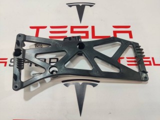 Кронштейн крепления боди контроллера, ориг. номер 1077423-00-B, Tesla Model X 2015-2021