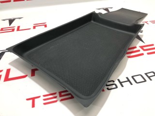 Коврик резиновый центральной консоли, ориг. номер PT00000898, Rivian R1T 2021-2024