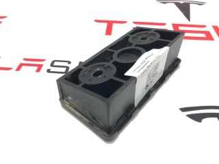 Опора под домкрат (подушка), ориг. номер 1045887-00-B, Tesla Model X 2015-2021
