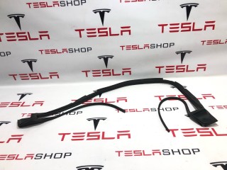 Уплотнитель крышки багажника вспомогательный, ориг. номер 1048511-00-C, Tesla Model X 2015-2021