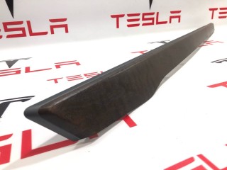 Накладка декоративная обшивки двери, ориг. номер 1036081-19-B, Tesla Model X 2015-2021