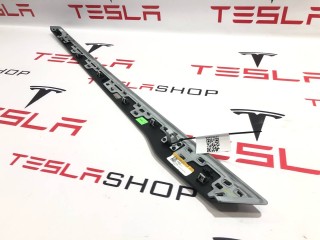 Накладка декоративная обшивки двери, ориг. номер 1036081-19-B, Tesla Model X 2015-2021