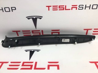 Накладка декоративная стойки A (магнит), ориг. номер 1050294-06-H, Tesla Model X 2015-2021