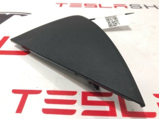 Накладка боковая торпеды, ориг. номер 1083361-00-D, Tesla Model 3 2017-2021