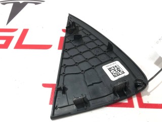Накладка боковая торпеды, ориг. номер 1083361-00-D, Tesla Model 3 2017-2021