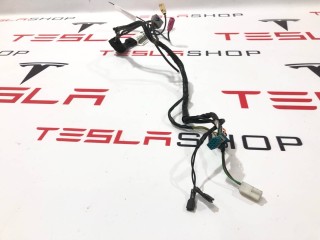 прочая запчасть, ориг. номер 1041316-00-B, 1041318-00-B, Tesla Model S 2012-2016