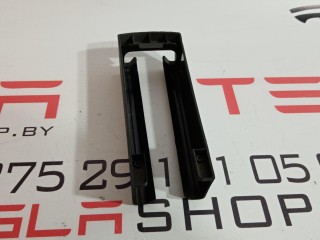 Заглушка салазки сиденья, ориг. номер 1097490-00-C, Tesla Model 3 2017-2021