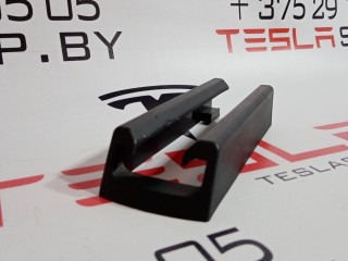 Заглушка салазки сиденья, ориг. номер 1097490-00-C, Tesla Model 3 2017-2021
